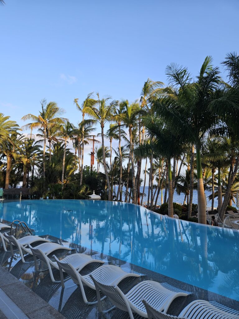 Los Fariones infinity pool